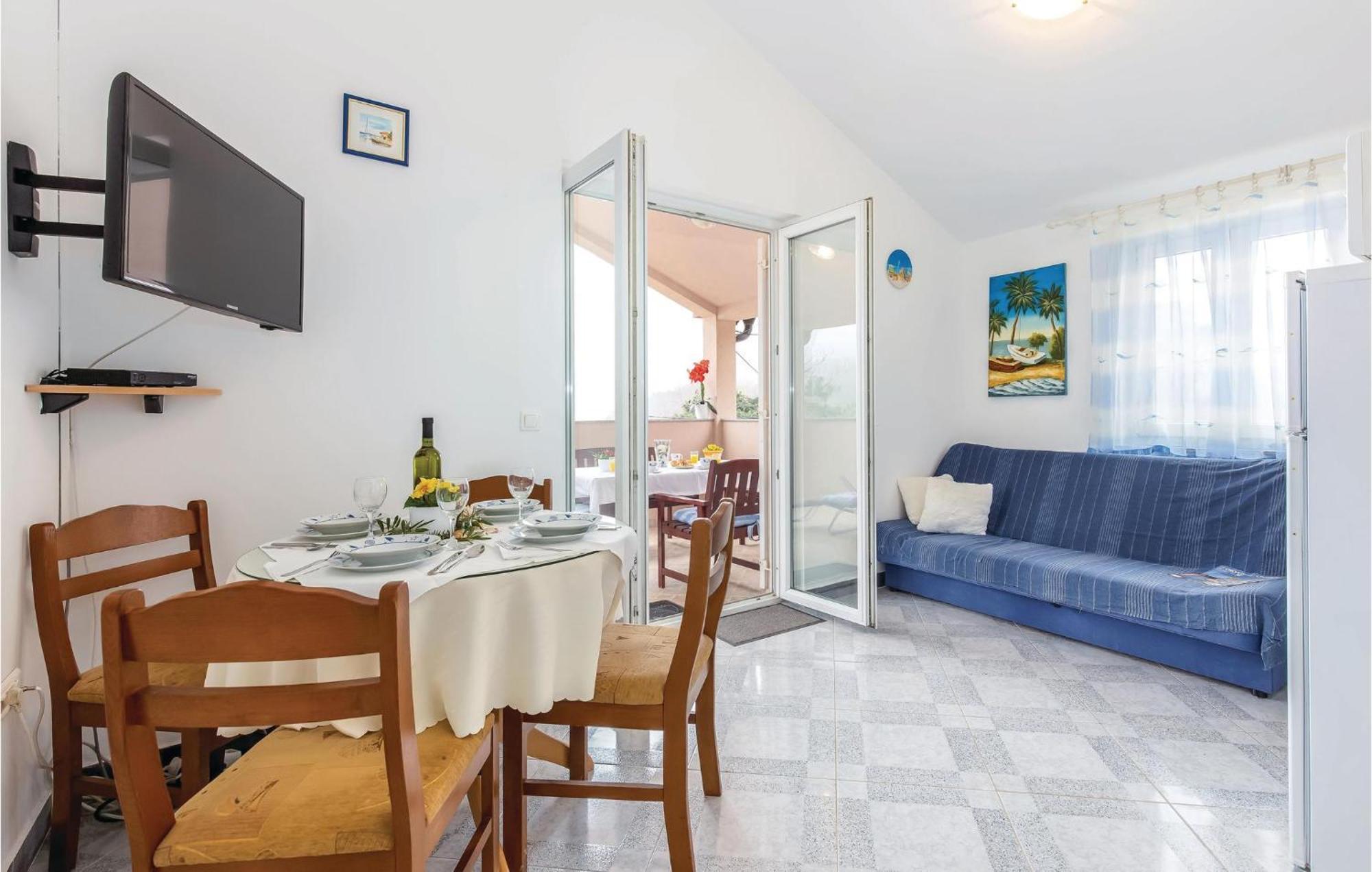 1 Bedroom Stunning Apartment In בקרץ מראה חיצוני תמונה