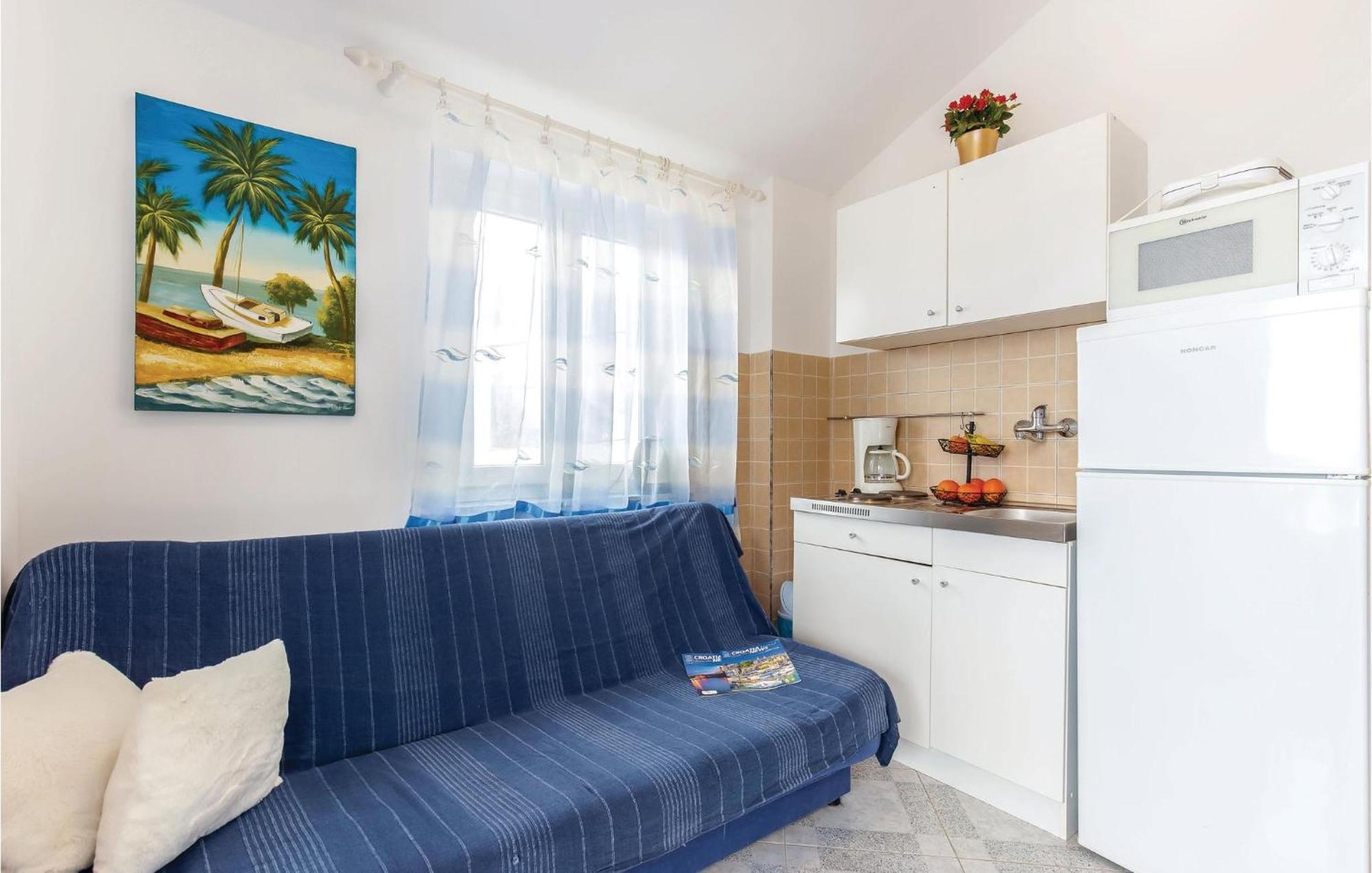 1 Bedroom Stunning Apartment In בקרץ מראה חיצוני תמונה