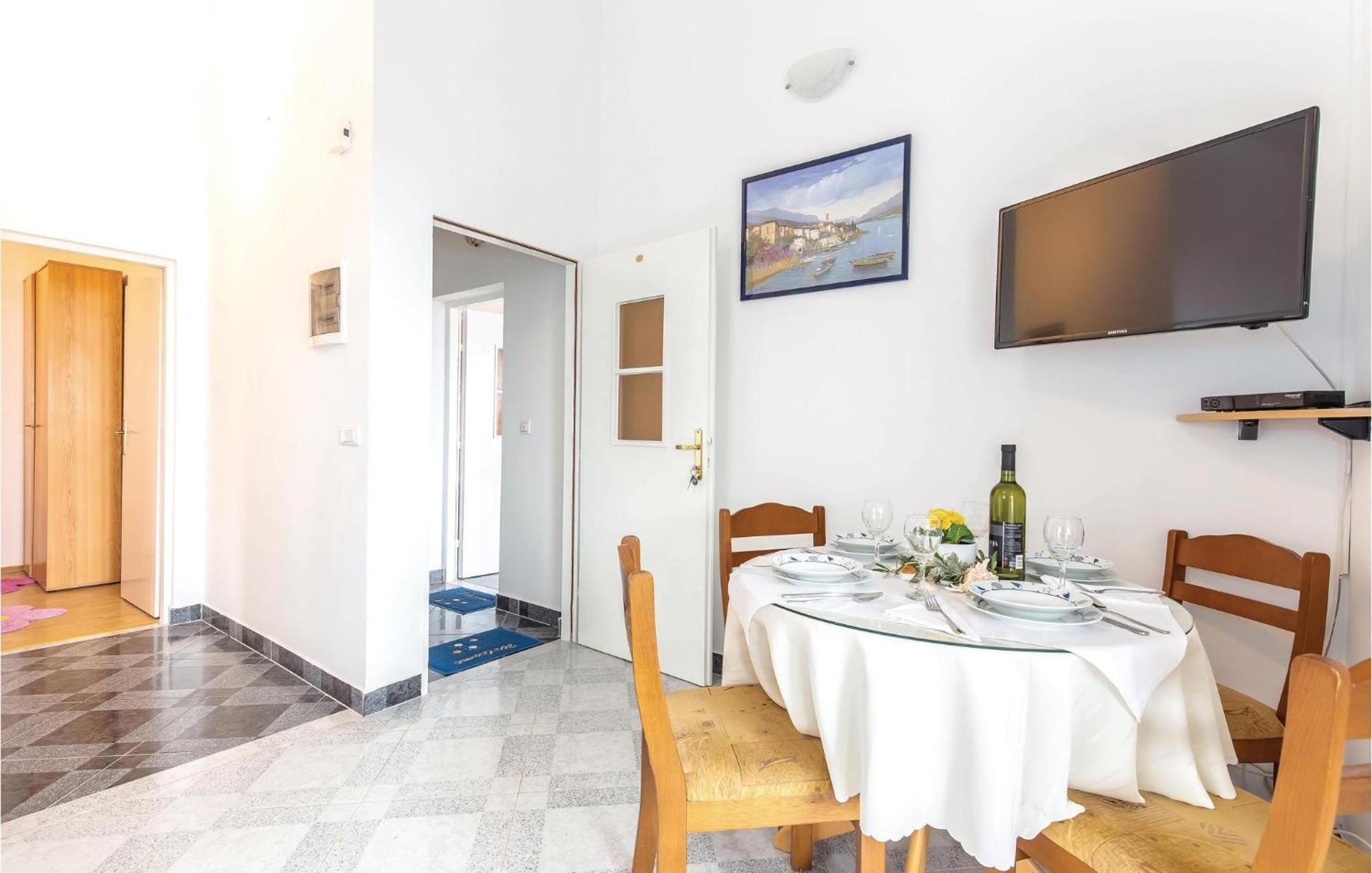 1 Bedroom Stunning Apartment In בקרץ מראה חיצוני תמונה