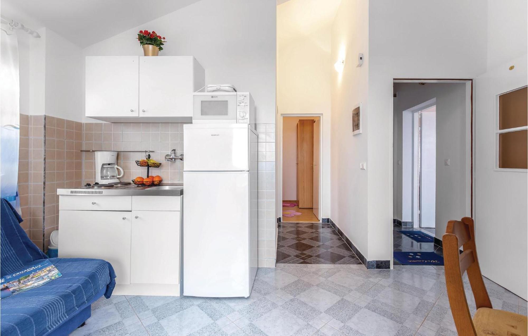 1 Bedroom Stunning Apartment In בקרץ מראה חיצוני תמונה