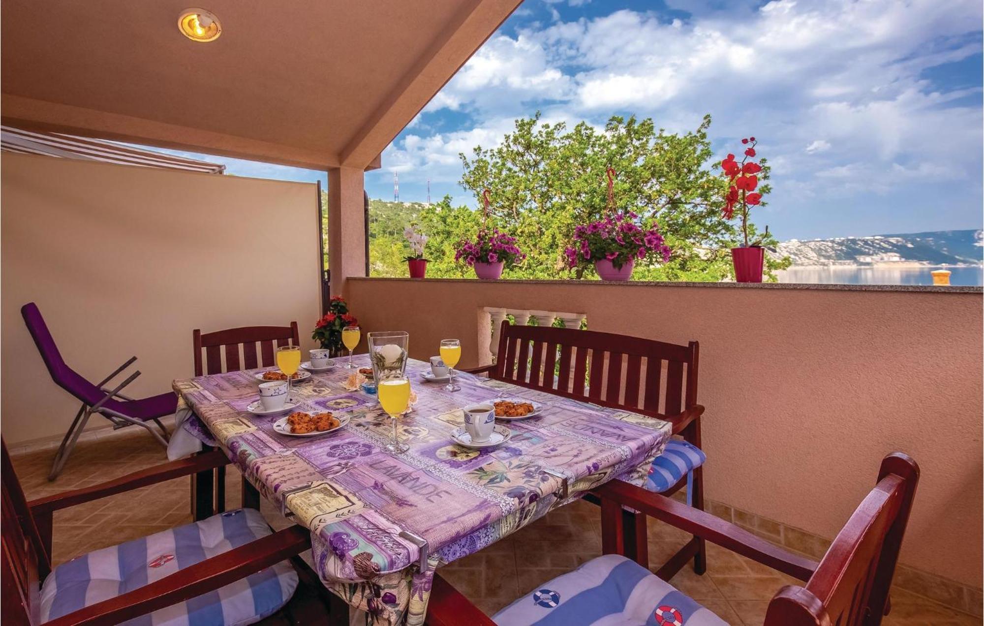 1 Bedroom Stunning Apartment In בקרץ מראה חיצוני תמונה